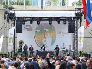 ’Cuma İ̇ş Çıkışı’ Açık Hava Konserleri Başladı