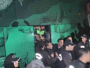 Küme Düşen Bursaspor, Stadyumdan 3 Buçuk Saatte Çıkamadı