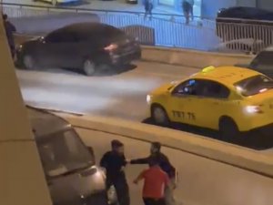 İ̇stanbul’da Anneleri Boşanan İkiz Kardeşi Sopayla Döven Amcalar Yakalandı