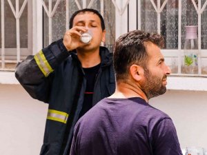 Metruk Binada Çıkan Yangında Mahallelinin İtfaiyecilere Ayran Seferberliği