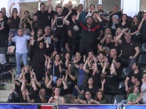 Sualtı Hokeyinde Olaylı Madalya Töreni