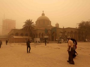 Irak’ta Kum Fırtınası 4 Bin Kişiyi Hastanelik Etti