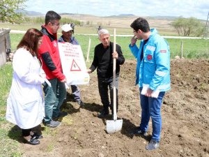 Kırsalda Yaşayan Vatandaşlar Keneye Karşı Bilgilendirildi