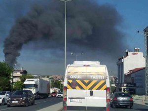 Arnavutköy’de Büyük Fabrika Yangını