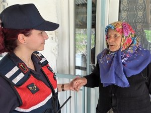 Vicdansızlar Yaşlı Kadını 38 Yıldır Dinmeyen Acısıyla Kandırdı
