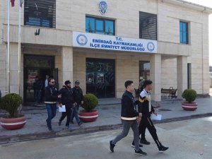 Kürek Ve Palalarla Birbirlerine Saldıran 14 Kişiyi Polis Yakaladı
