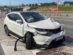 Otomobil Tıra Arkadan Çarptı, Sürücü Yara Almadan Kurtuldu