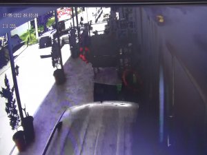 Kavşakta İki Aracın Çarpışma Anı Kamerada