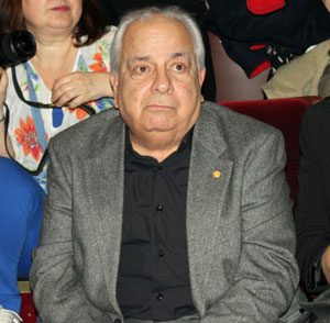 Zeki Alasya hayatını kaybetti