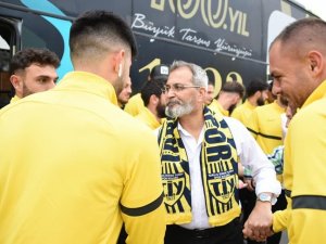 Tarsus İ̇dman Yurdu Meşalelerle Karşılandı