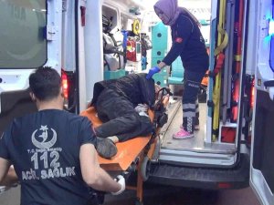 Sokak Ortasında Bıçaklandı
