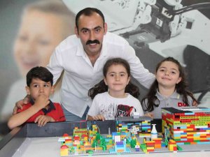 Birinci Sınıfa Giden Minik Öğrenciler Karbondioksiti Oksijene Dönüştüren Mekanizma Ürettiler