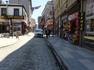 İ̇ki Arkadaşın Tartışmasında Kan Aktı: Biri Mezara, Diğeri Cezaevine