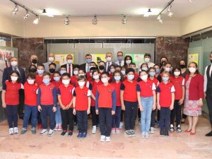 Pandemide Öğrencilerden Yoğun Bakım Personeline Gönderilen Mektuplar Sergilendi