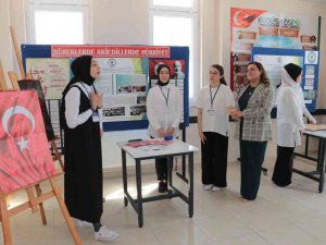 Kız İ̇mam Hatip Lisesi Öğrencileri Projelerini Sergiledi