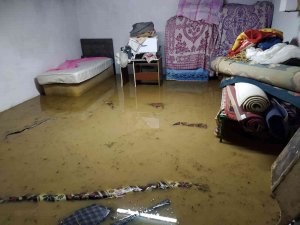 Yarım Saat Süren Yağmur Cadde Ve Sokakları Göle Çevirdi