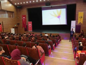 Van Büyükşehir Belediyesi Sinema Programı Düzenledi