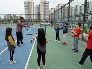 Melikgazi’nin Tenis Kursu Devam Ediyor