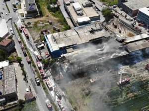 Arnavutköy’deki Fabrika Yangını Yaklaşık 8 Saatlik Çalışmanın Ardından Söndürüldü