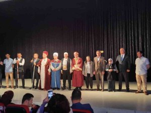 Görme Engelli Bireyler Tiyatro Oyunu Sergiledi
