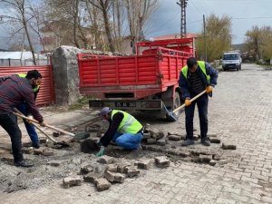 Ardahan Belediyesi Yol Ve Kaldırımlarda Çalışma Başlattı