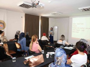 Alanya Belediyesinin Aile İçi İletişim Ve Sağlıklı Yaşam Seminerleri Sürüyor