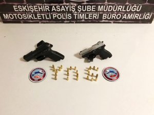 Şüpheli Şahısların Üzerinden Silah Ve Mermi Ele Geçirildi