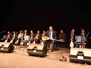 Türküler Söylendi, Aşıklar Atıştı
