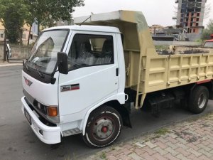 Küçükçekmece’de Kamyonet Hırsızlığı Kamerada