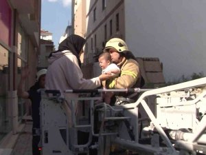 Kartal’da Yangın Paniği: Mahsur Kalan Anne Ve Bebeği İtfaiye Ekipleri Kurtardı