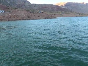 Siirt’te Yamaçtan Kopan Dev Kaya Parçaları Botan Çayı’na Düştü