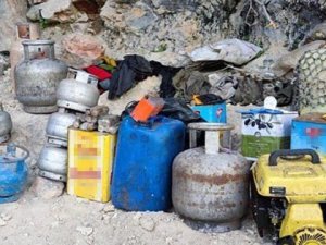 Tunceli’de 2 Sığınak İçerisinde Çok Sayıda Yaşam Malzemesi Ele Geçirildi