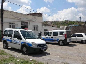 Annesi Ve Tanımadığı Kadını Yaralayan Şahıs Yakalandı