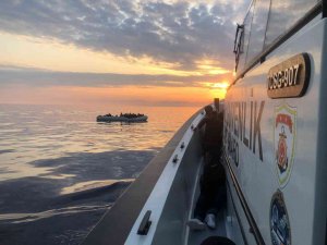 İ̇zmir Açıklarında 52 Düzensiz Göçmen Yakalandı