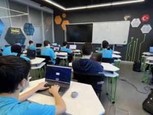 Meb: “Geleceğin Siber Muhafızları, Yazılımcıları Bu Lisede Yetişiyor”