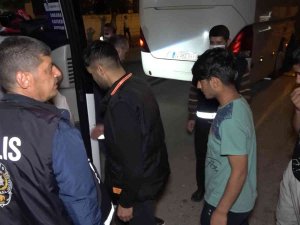 Adıyaman’da 74 Kaçak Göçmen Yakalandı
