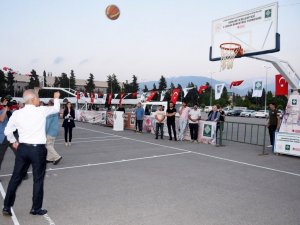 Sokak Basketbol Turnuvası Başkan Kara’nın Atışıyla Başladı