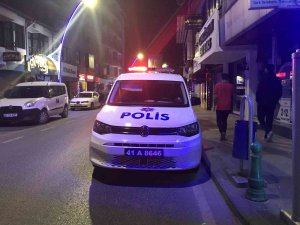 İ̇l Dışındaki Komşusunun Dairesinde Kanlar Görünce Polis Çağırdı