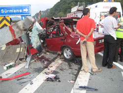 Trafik Kazası: 3 Ölü, 3 Yaralı