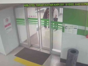 Şişli’de Masanın Üzerindeki Cep Telefonunu Çalan Şüpheliler Yakalandı