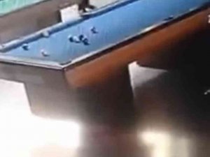4 Bin Tl Alacağı İçin Bilardo Salonunu Ateşe Verdi: Dehşet Anları Güvenlik Kamerasında