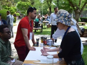 Yerli Ve Yabancı Öğrenciler Bir Araya Gelip Resim Yaptı