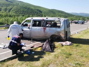 Tokat’ta Kavşakta İki Araç Çarpıştı: 2 Kişi Öldü 12 Kişinin Yaralandı