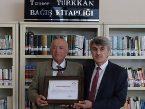 Tuncer Türkkan Dpü’ye 864 Kitap Bağışladı