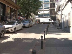Kadıköy’de Kavga Ettiği Çekçekçiye Bıçak Ve Çekiçle Saldırdı