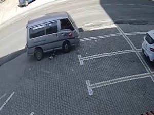 Dikkatsiz Sürücü Köpeği Ezdi, Yoluna Devam Etti