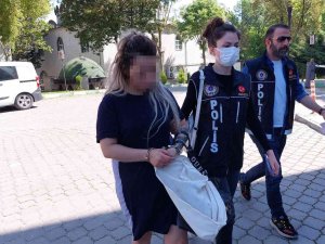 Narkotik Dedektör Köpeği Uyuşturucuyu Vites Kutusunda Buldu: 2 Gözaltı