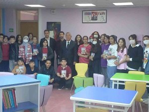 Ünsal, Öğrencilere “Yüreğim İ̇revan’da Kaldı” Romanını Tanıttı