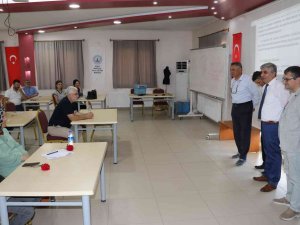 Manisa Büyükşehir’in Arıcılara Desteği Sürüyor