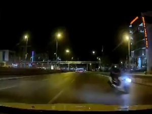 Avcılar E-5’te Ters İstikamette Seyreden Motosikletli Kamerada